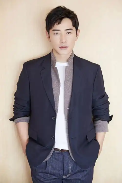 同是优质男演员,靳东和罗晋你会pick谁成年人不需要选择