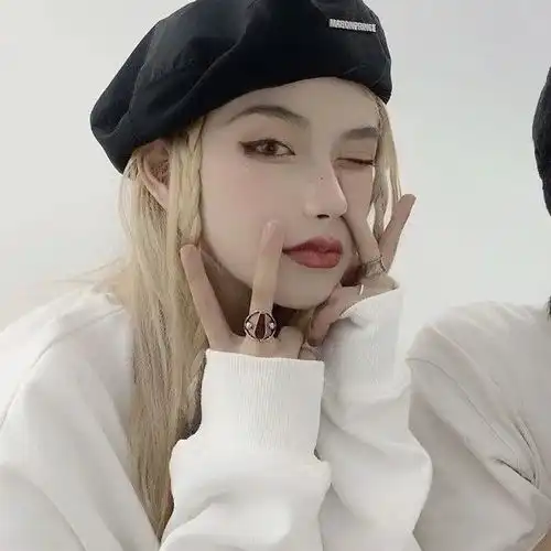 偷偷告诉你情侣头像