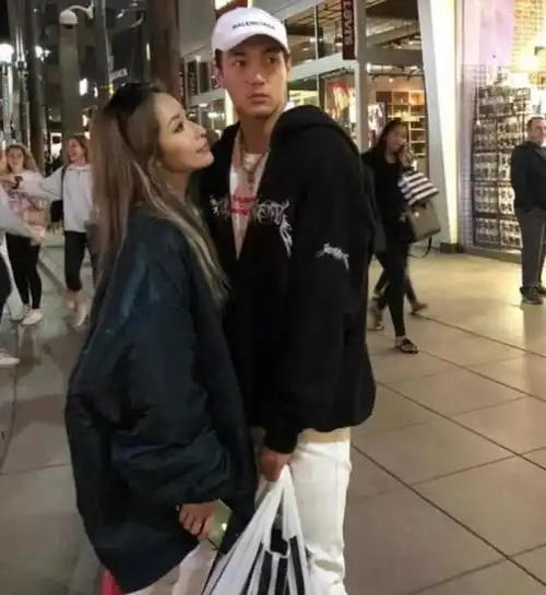 萧亚轩富二代出身,称约会过上百个男生带小男友上节目引爆网络
