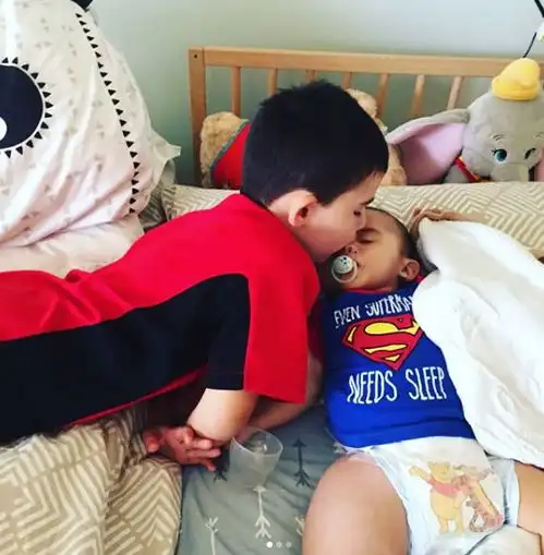 3岁小男孩问妈妈的一句话,看哭无数人......