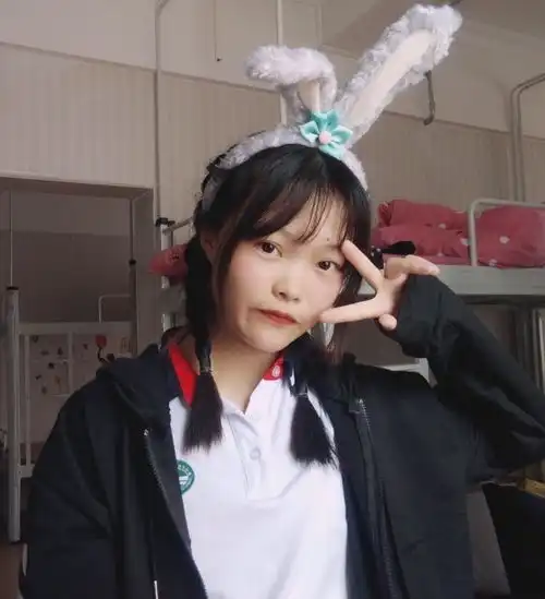 女生头像我眼里有片孤独的海