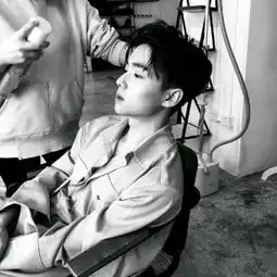 黑白个性男头.庆幸我还可以爱你