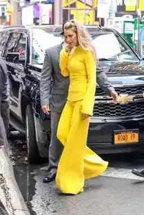 古力娜扎穿蓝色显白又高级,2018春夏流行色了解一下