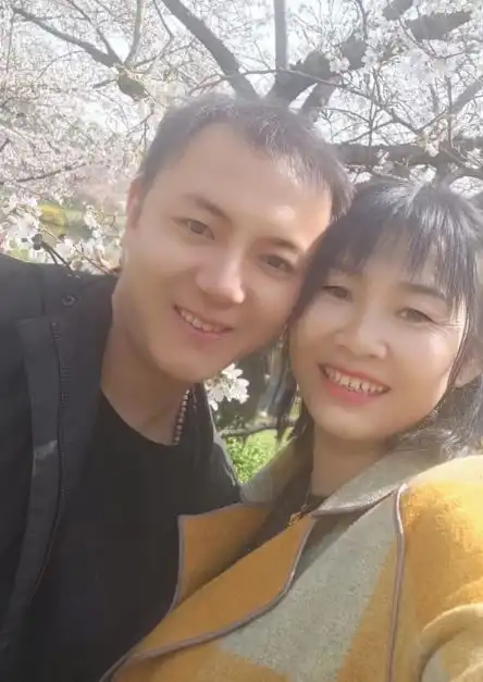 我,41岁带儿子二婚,没彩礼没婚礼,裸嫁认识3个月的28岁小男人