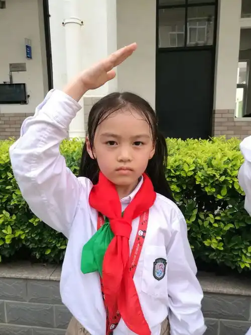 红领巾系胸前,小小少年争先锋三门县心湖小学队前教育