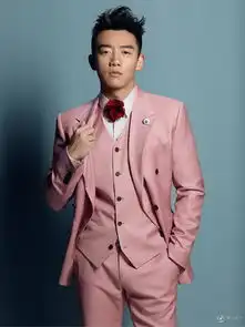 郑恺魅力写真曝光粉色西装显熟男气质