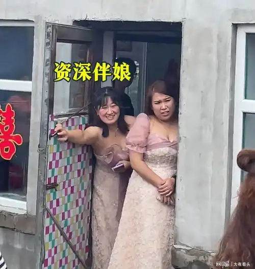 28岁男子结婚,新娘今年58岁,新郎父母频繁催婚,没办法