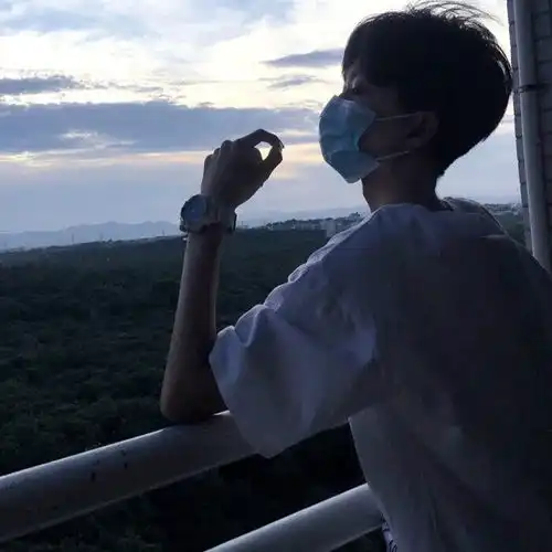 男头看了一秒泪崩的句子戳心生活就是自己哄自己