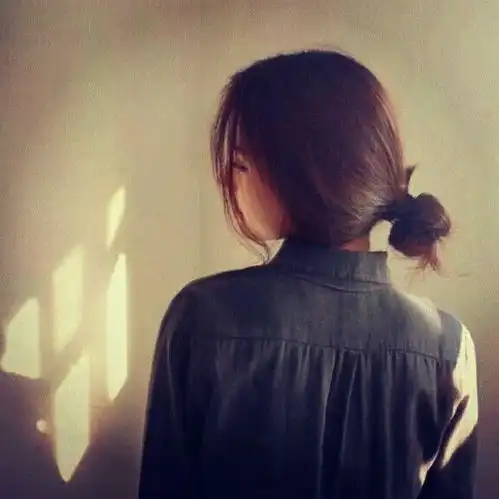 人呐,都那么努力的往前走了,何必又回头往顾知乎