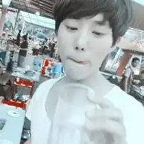 求一张穿白衬衣的男头