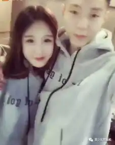 据说她是快手唯一的宅男女神,17岁未婚生子,新整的鼻子简直阿凡达