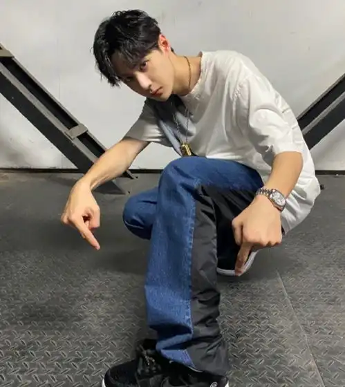 出道7年,王一博终于成立公司了看清董事长是谁时我愣了