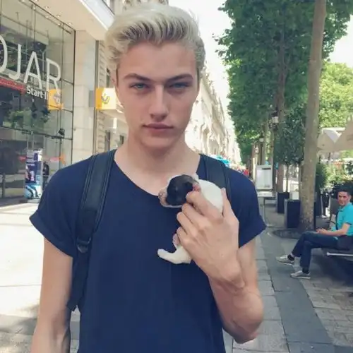 自从当上爸爸,19岁的鲜肉超模luckyblue就歪成了晒娃狂魔