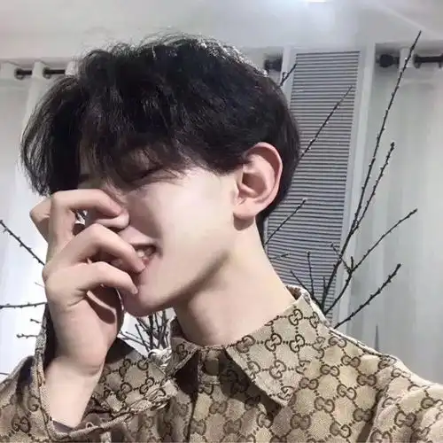 真人男生头像年轻时爱上什么都不为过,成熟后放弃什么都能理解