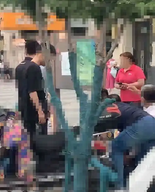 凶狠男子当街把美术女生ghdz加个男字怎么就这么难