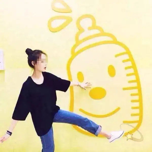 18岁中国女留学生骗走父亲300万,和男友挥霍无度随后,竟把全家人拉黑,父亲绝望曝光