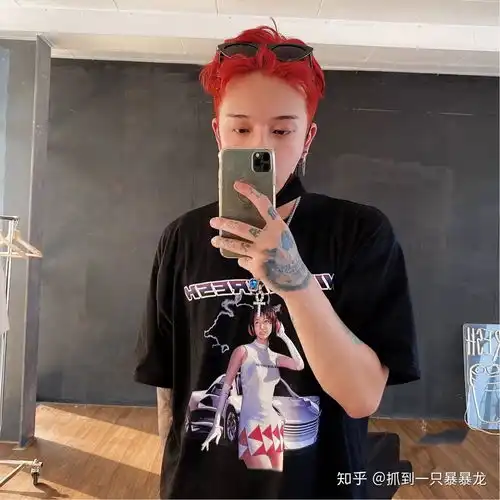 男,皮肤偏黑黄,推荐染什么颜色头发比较好,雾霾蓝可以吗