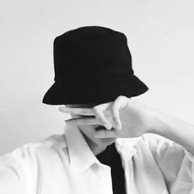 韩国男生戴帽子头像黑白时尚有个性