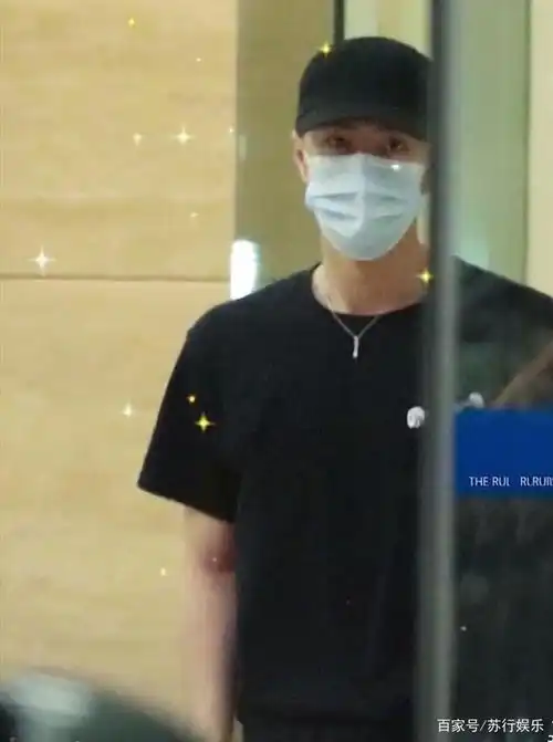 王一博录节目结束了身材强壮了太多,肌肉明显充满男人味