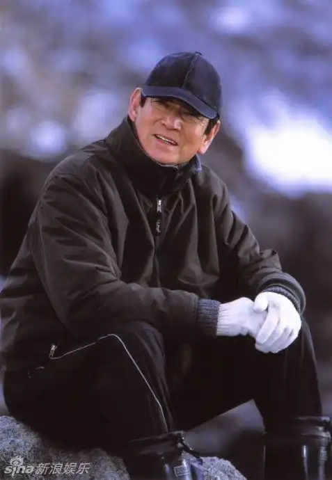 高仓健因病去世盘点昔日帅气旧照