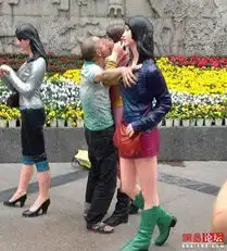 你们快放开那个雕塑如此恶搞情何以堪