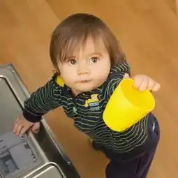 你真棒这样的家务小事,宝宝从2岁开始就可以做