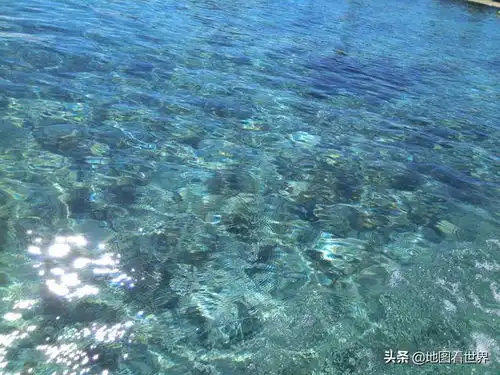 斐济在哪里最东也是最西的国家,男人戴花穿裙子,最幸福的地方