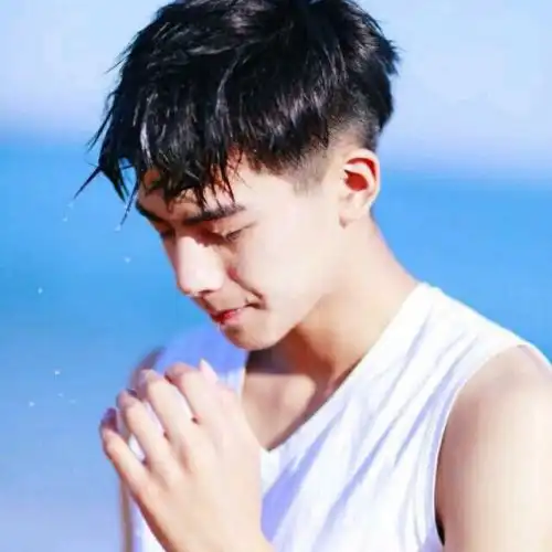 请问谁有这个头像另一半女的头像跪求谢谢了