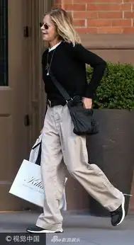 组图昔日甜心现身老态毕现男友架高墨镜变四眼仔