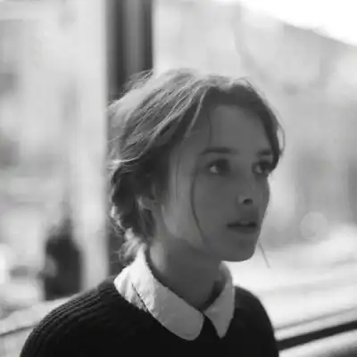 欧美头像女生黑白时尚2018最新遇见你是所有故事的开始