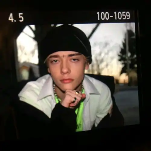 求这个男生的名字或ins谢谢