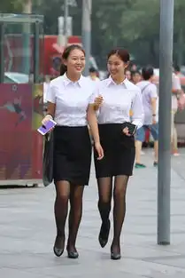 街拍美女,好看又舒适的穿搭,才是夏日时尚潮流的真谛