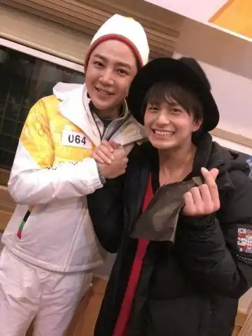 发福后的张根硕更有男人味,剪去长发一脸帅气,瞬间变魅力大叔