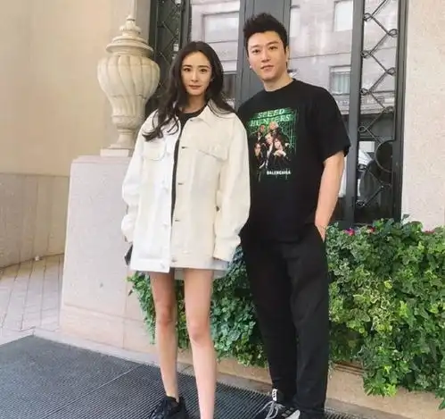 杨幂上综艺终于放大招,首次穿13000男士睡衣太帅,心疼张大大