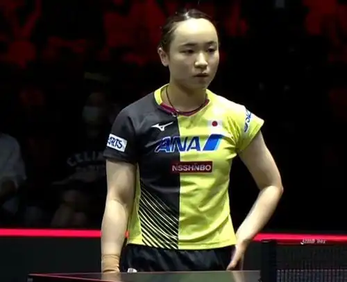 国乒提前包揽5冠00后成为双冠王,伊藤美诚输给孙颖莎无奈苦笑