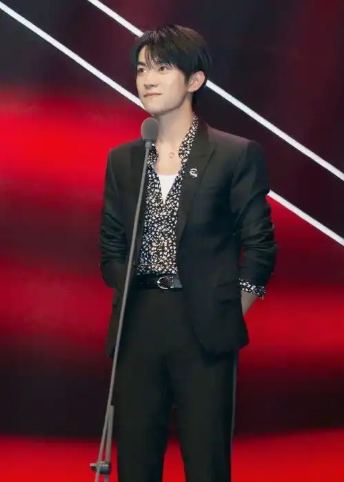 易烊千玺活动杨幂封面刘亦菲写真李易峰杂志