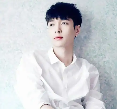 高晓松力挺张艺兴大家不要戴着有色眼镜看人