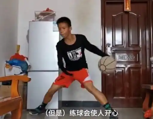 14岁独臂少年被nba球星点赞,他和篮球的故事令人感动