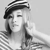 女生鸭舌帽头像黑白微信头像图片大全