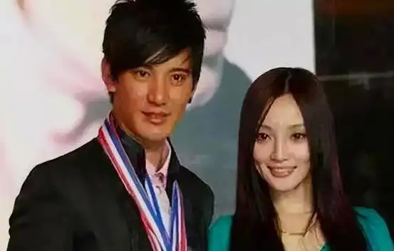 蒲巴甲与梁洁分手原因,只因他太多情,演一部作品就多一个女友