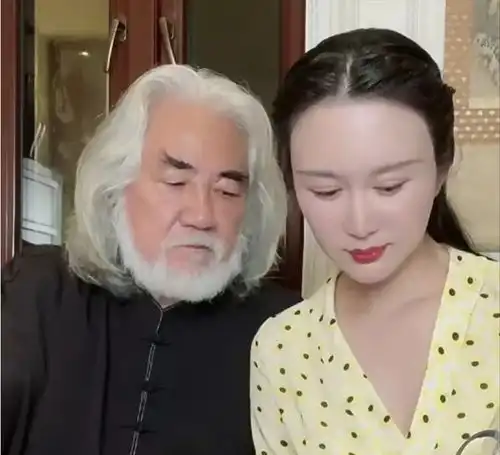 张纪中妻子小太多,喊其老头,张纪中霸气回怼