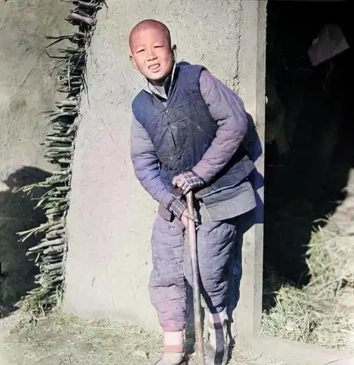 从前有多穷一组老照片,看100年前天津水灾后穷孩子的日常生活