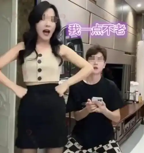 山东00后男子管80后女友叫阿姨,女子这臭弟弟,你得叫我姐姐