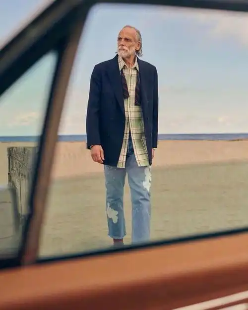 谁说老年人穿西服像老干部看这位外国老头,硬是穿出了模特范儿