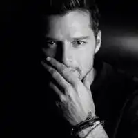 男人孤寂沧桑的图片带字微信头像图片大全