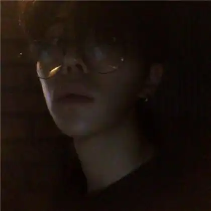 孤独颓废的头像男生,是男人就不要颓废下去