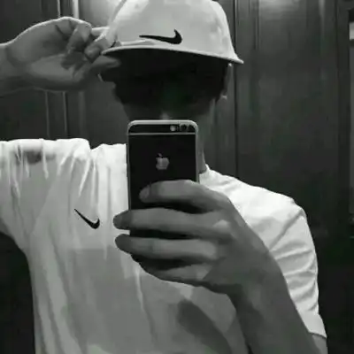 qq男生黑白头像帅气冷酷侧面人首先要爱的永远都是自己