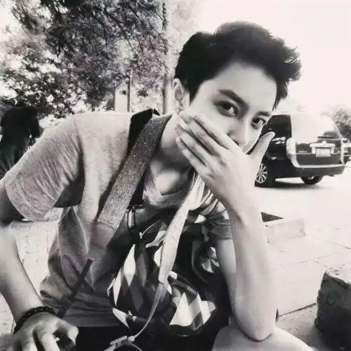 一个男人又矮又穷又没钱,女生为何还喜欢他