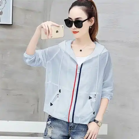 现在的防晒衣真漂亮,时髦大气又防晒,搭配连衣裙穿更好看