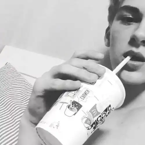 头像感情没有对与错,爱的深的人总是先低头